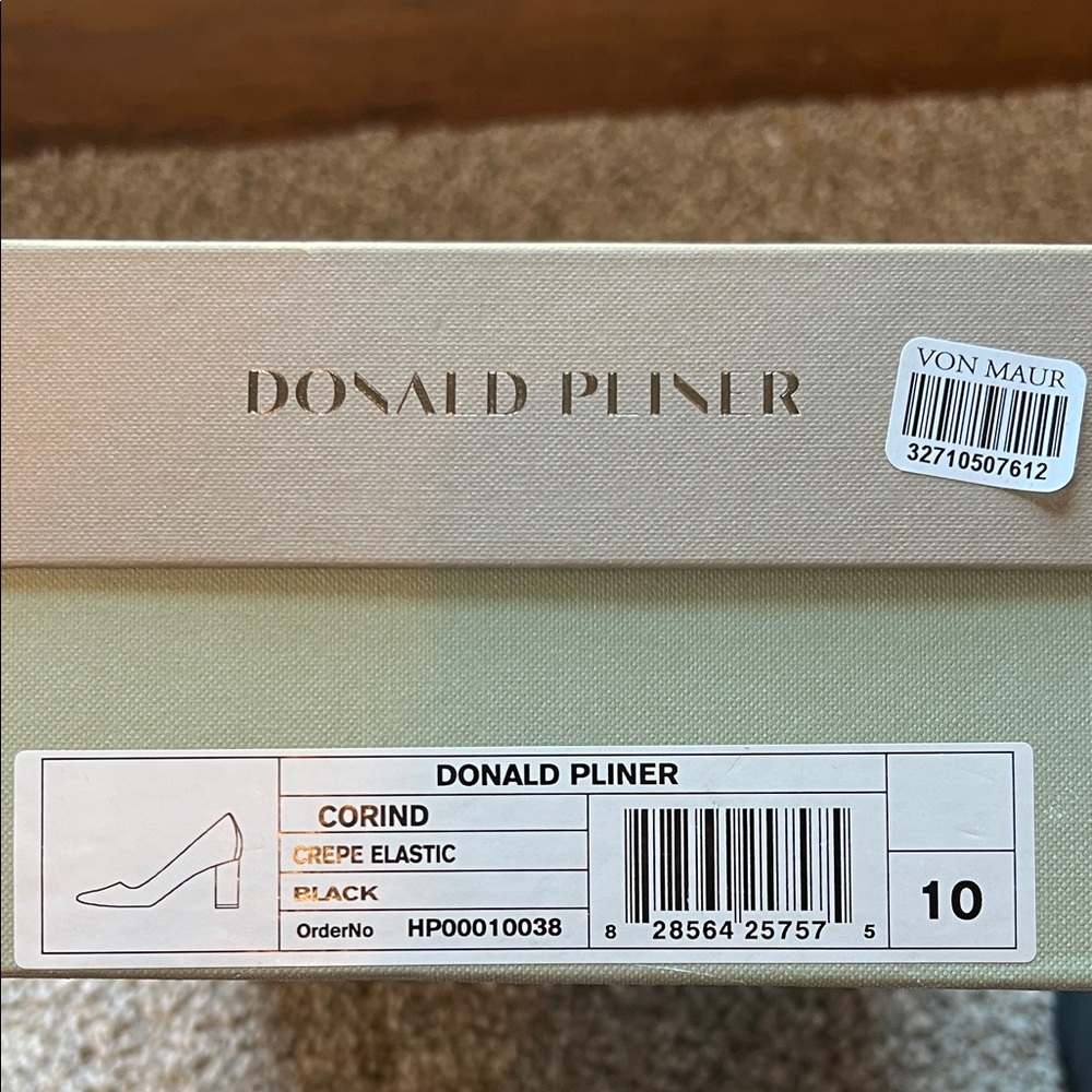 Donald J. Pliner Elegant Black Pumps - Picture 6 of 6